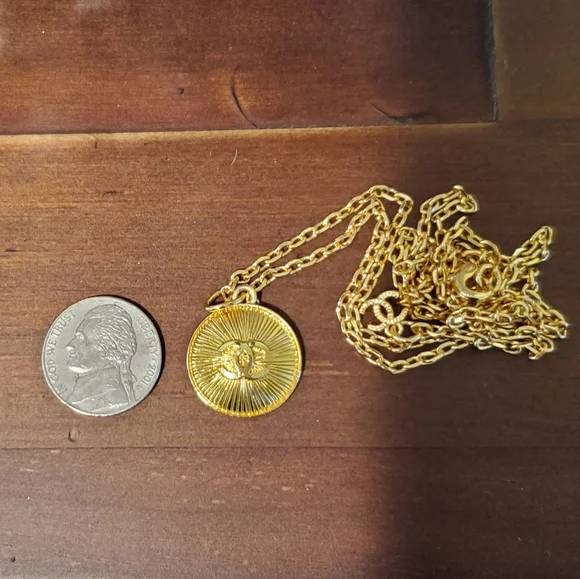 Authentic, exquisite CHANEL Necklace - Picture 5 of 11